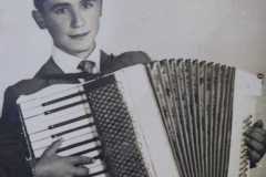 Acordeonista-Jose-Brana-Chambanlle-Che-de-Doleres-nado-en-Ser-Santa-Comba
